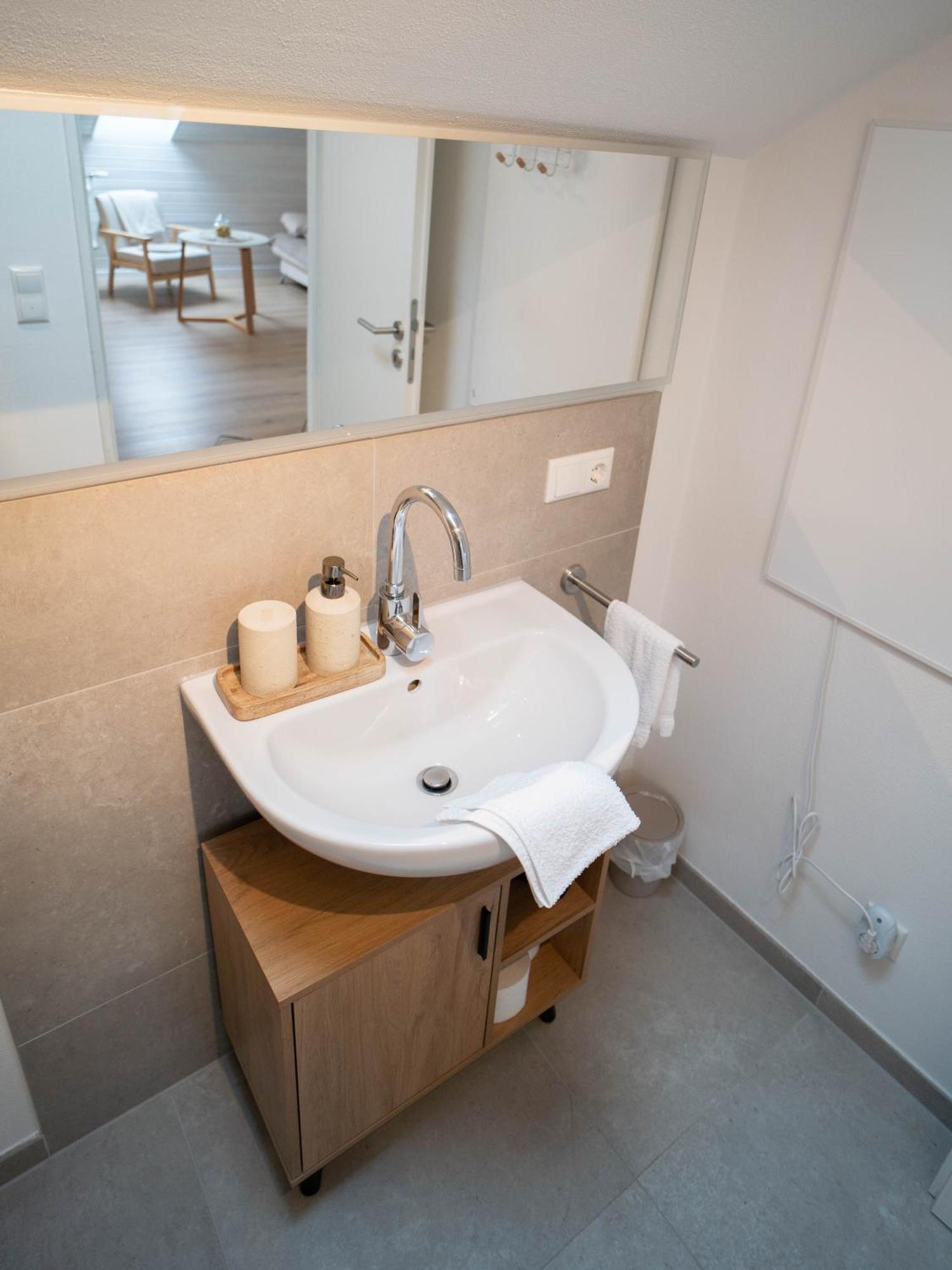 Charmantes Apartment Mit Balkon Mindelheim Bagian luar foto